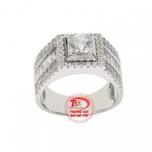 Chiếc nhẫn này sẽ khiến cho các cánh mày râu si mê bởi vẻ vừa sang trọng mà lại vô cùng nam tính. 