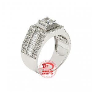Nhẫn vàng trắng phái mạnh lịch lãm được nhập khẩu từ Hàn Quốc, chế tác đầy tỉ mỉ.
