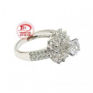 Sản phẩm có thể làm quà tặng cho bạn gái hay làm nhẫn cầu hôn dành cho người phụ nữ của đời mình. 