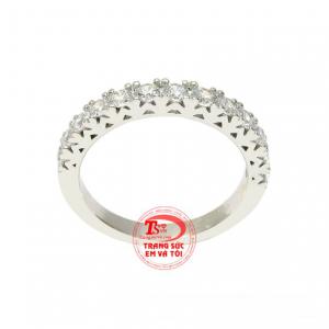 Chiếc nhẫn này sẽ giúp phái đẹp toát lên được vẻ nữ tính và thanh tú của người con gái phương Đông.