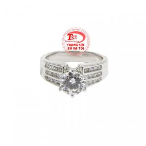 Chiếc nhẫn này mang đến vẻ sang trọng và ấn tượng cho phái đẹp thu hút ánh nhìn của người khác phái.