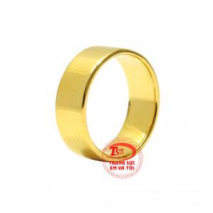 Nhẫn vàng trơn thời thượng kiểu dáng cổ điển mà lại vẫn hợp thời trang.