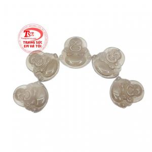 Phật di lặc hoan hỉ đá mã não phù hợp với nhiều độ tuổi.