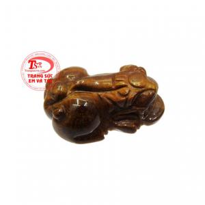 Theo truyền thuyết, tỳ hưu là linh vật hút tiền tài, giữ của cho gia chủ.