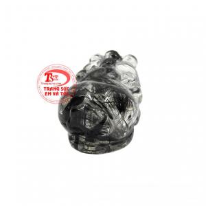 Thạch anh tóc đen có tác dụng tốt về phong thủy, mang đến sự tự tin và cảm giác như được bảo vệ, che chở.