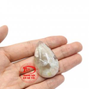 Viên mã não thiên nhiên độc đáo phù hợp để làm mặt dây bọc vàng, bọc bạc.