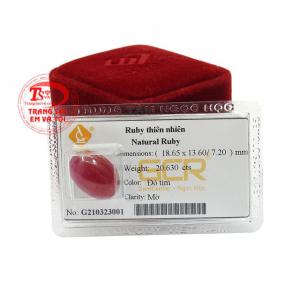 Trong phong thủy, người ta tin rằng viên đá ruby được hấp thụ tinh khí đất trời sẽ đem đến may mắn, chuyển dữ hóa lành, xua đuổi tà khí.