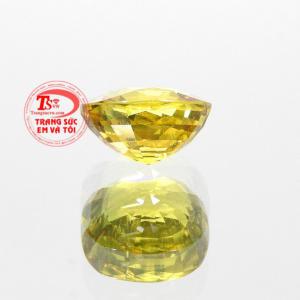 Viên sapphire vàng an yên có giấy kiểm định đá quý từ trung tâm kiểm định uy tín.