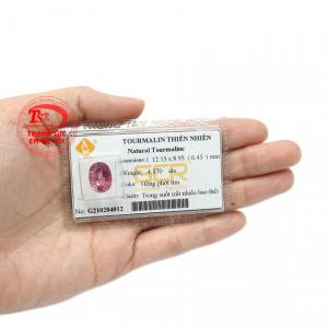 Đặc biệt, với viên tourmalin hồng còn giúp thư giãn, khiến người dùng cảm thấy yên bình và an toàn.