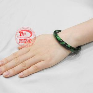 Vòng cẩm thạch thịnh vượng phù hợp cho người mệnh hỏa và mệnh mộc.