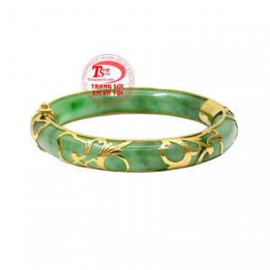 Thời đó đeo chiếc vòng ngọc như để khẳng định vị thế, gia cảnh của bản thân.