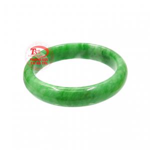 Ngọc cẩm thạch thiên nhiên hợp mệnh mang lại sự bình an và tài lộc.
