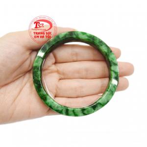 Vòng ngọc cẩm thạch tinh tế giao hàng tận nơi.