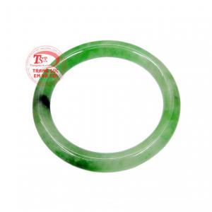 Vòng ngọc jadeite an khang là một trong những sản phẩm đang rất được ưa chuộng tại trang sức Em và Tôi.