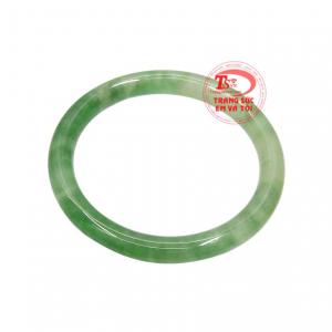 Vòng ngọc jadeite bình yên được ưu tiên lựa chọn làm quà tặng cho các bà, các mẹ.