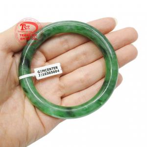 Vòng ngọc jadeite đẹp là món quà ý nghĩa để làm quà tặng cho các bà, các mẹ.