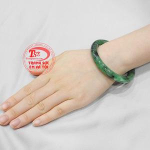 Sản phẩm phù hợp với người mệnh hỏa và mệnh mộc.