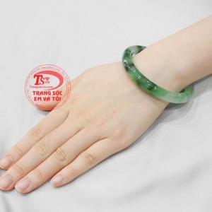 Vòng ngọc jadeite hợp mệnh hỏa và mệnh mộc. 
