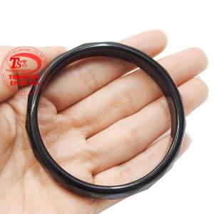 Vòng ngọc mã não đen độc đáo thích hợp với người mệnh thủy và mệnh mộc.