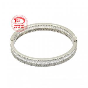 Trang sức bạc hiện đang là xu hướng phụ kiện được ưa chuộng bởi giá thành hợp lí mà vẫn tôn lên nét đẹp của người phụ nữ.