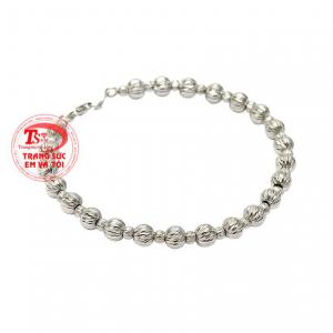 Thiết kế sang trọng, tinh tế phù hợp với nhiều độ tuổi.