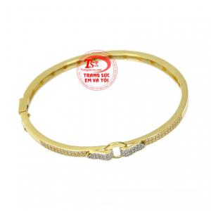 Vòng tay vàng từ lâu đã là món trang sức được phái đẹp yêu thích lựa chọn đeo bên mình.