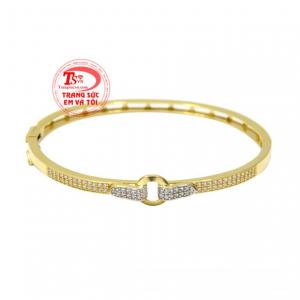 Vòng tay nữ ấn tượng được chế tác xinh xắn mang đến vẻ trẻ trung và hiện đại đến cho nữ giới.