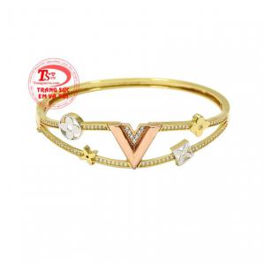 Vòng tay nữ sành điệu, kiểu dáng hợp thời trang đang là xu hướng được các chị em phụ nữ lựa chọn. 