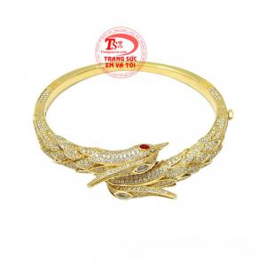 Sản phẩm này sẽ mang đến vẻ sang trọng và thịnh vượng đến cho phái đẹp. 