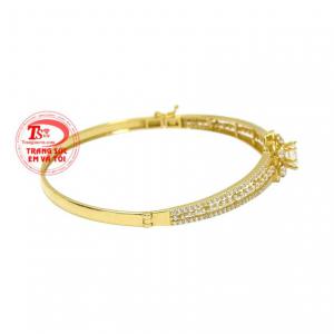 . Vòng tay quý cô xinh đẹp là món quà ấn tượng dành tặng cho người phụ nữ của bạn.