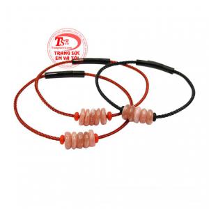 Vòng tay thạch anh dâu thích hợp cho người mệnh Thổ và Hỏa.