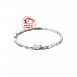 Hiểu được điều đó trang sức Em và Tôi cung cấp các sản phẩm vòng tay vàng chất lượng, độc đáo và thời thượng để đáp ứng nhu cầu của khách hàng hiện nay. 