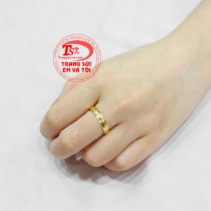 Nhẫn vàng trơn xu hướng giao hàng nhanh trên toàn quốc.