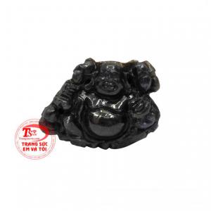 Phật Di Lặc saphir an yên được chạm khắc vô cùng tỉ mỉ từ đá saphir thiên nhiên sáng bóng.