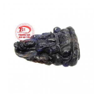 Hoa sen tượng trưng cho ý chí, quyết tâm, vượt qua mọi thử thách, còn nước cam lộ là nguồn nước xoa dịu nỗi đau của chúng sanh, cành dương liễu biểu thị cho sự dẻo dai, nhẫn nhục.