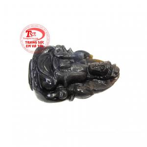 Đá saphir có nhiều công dụng tốt cho sức khỏe và phong thủy giúp tinh thần chủ sở hữu thêm phần sảng khoái và sáng suốt hơn.