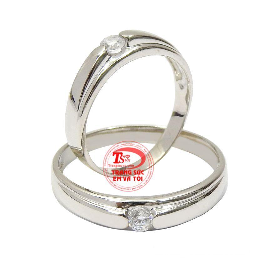 Nhẫn cưới vàng trắng sâu đậm mang đến vẻ đẹp tinh tế, đảm bảo chất lượng cho người dùng.