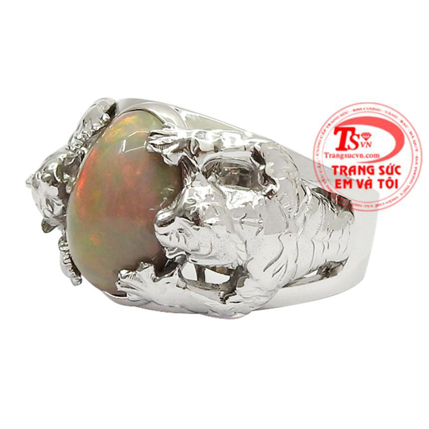 Do đó trang sức gắn đá opal được rất nhiều người ưa chuộng.