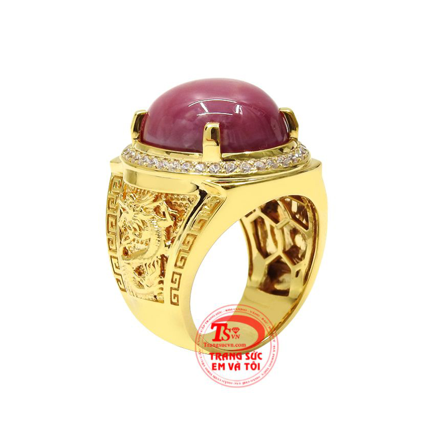 Nhẫn nam Ruby sao rồng vàng được chế tác tinh xảo từ đá Ruby sao thiên nhiên cùng chất liệu vàng 14k. 