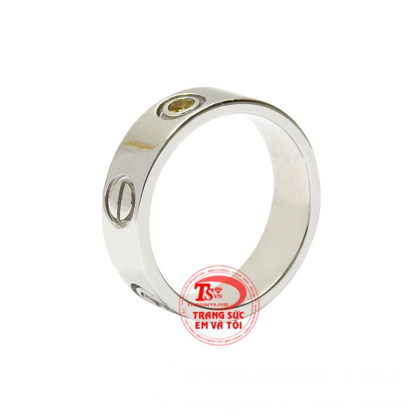 Nhẫn saphir vàng trắng xu hướng được chế tác tinh tế, hợp thời trang. 