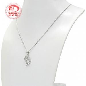 Bộ sản phẩm sẽ giúp nữ giới tôn lên được nét dịu dàng, xinh xắn mà lại phù hợp với nhiều kiểu trang phục.