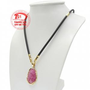 Với những người theo đạo Công giáo thì việc tôn thờ Đức mẹ Maria luôn chiếm vị trí quan trọng hàng đầu. 