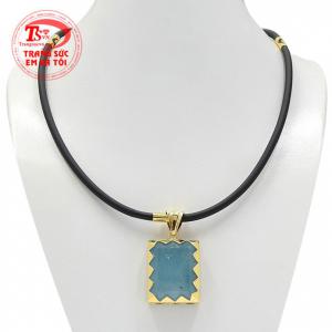 Bộ mặt dây aquamarine chất lượng là sự kết hợp của mặt dây đá quý thiên nhiên và dây cao su bọc vàng chất lượng.