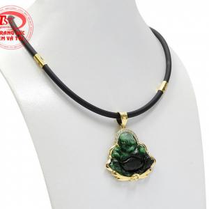 Bộ sản phẩm này vừa mang đến vẻ hợp thời trang, vừa đem lại may mắn về phong thủy cho người đeo.