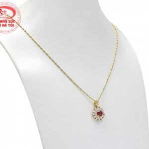 Bộ mặt dây này sẽ giúp các quý cô tỏa sáng khi kết hợp cùng những bộ đồ sang trọng. 