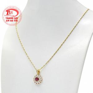 Bộ sản phẩm này vừa mang đến vẻ quý phái, thanh lịch vừa mang đến nhiều may mắn, bình an cho người đeo. 