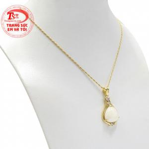 Bộ sản phẩm này sẽ giúp cho các cô gái tôn lên được nét duyên dáng, thanh tú của người con gái Á Đông.