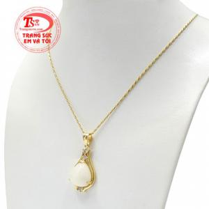 Không chỉ vậy, khi đeo bộ mặt dây này các quý cô còn gặp thêm nhiều vận may và bình an.