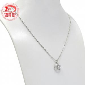 Không chỉ vậy bộ mặt dây này còn rất dễ phối cùng các trang phục khác nhau đem lại vẻ thời trang cho người đeo. 