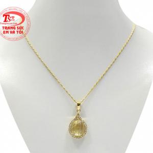 Bộ mặt thạch anh tóc quý phái mang đến vẻ kiêu sa và vô cùng sang trọng cho người đeo.